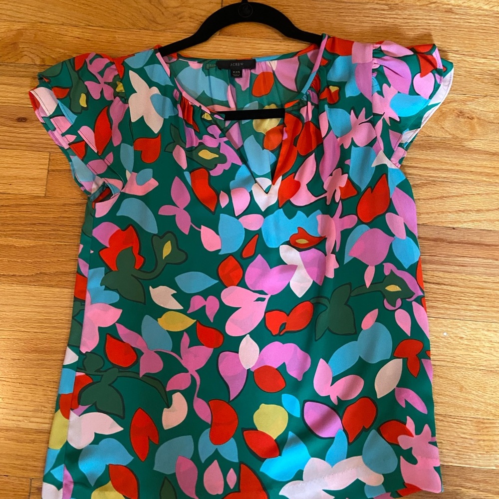 J Crew colorful top. XXS. Beautiful detail on the cap sleeves.